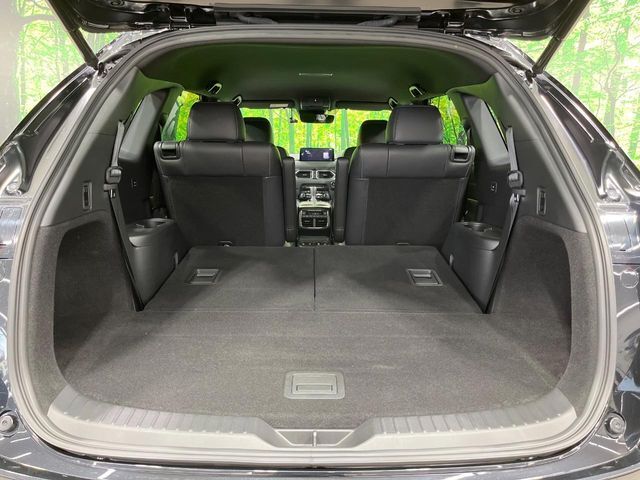 後席を格納すると、これだけの広さが！シーンに合わせたシートアレンジで、大きな荷物も積むことが出来ます♪