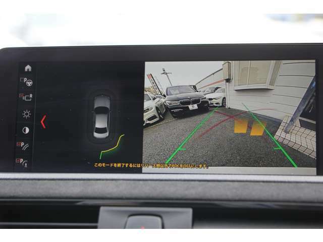 パーキングアシスト！リアビューモニター！リバースに連動し、車両後方の映像をディスプレイに表示。歪みの少ないカメラと、シャープなディスプレイによる鮮明な画像で、後退時の運転操作をサポートします。
