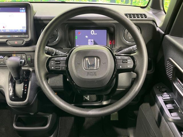 【ステアリングスイッチ】運転中、前方から目線をそらすことなく、オーディオ等の操作が可能な便利機能！安心＆快適なドライブを演出してくれます♪