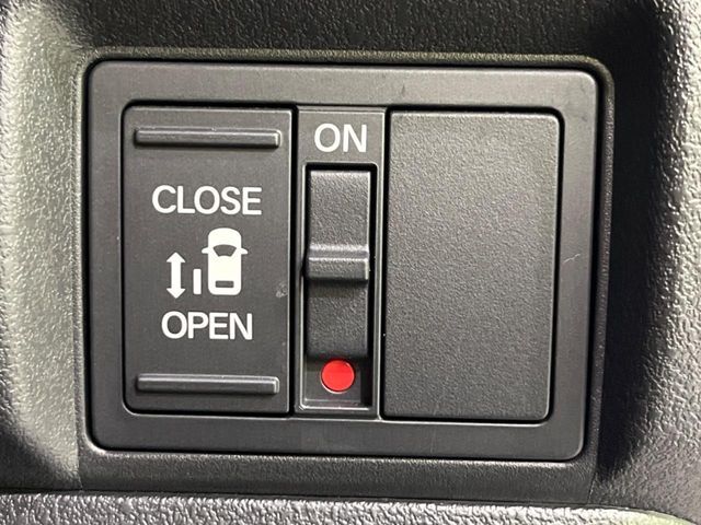 【パワースライドドア】スマートキーや運転席のスイッチでスライドドアの開閉が可能♪電動だから力を入れてドアを開ける必要が無く、小さいお子様でも、重い荷物を持っている時もラクに開け閉めできます♪