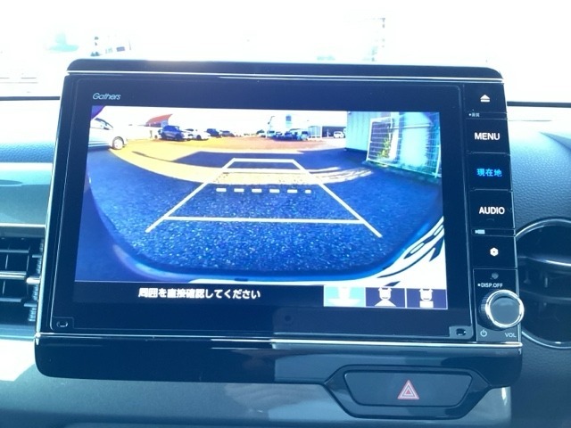 駐車が苦手な方でも安心なバックカメラつき。