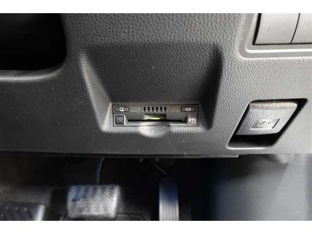 ETC車載器付きです。高速道路の料金所もスムーズに通過できます。