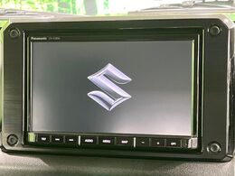 【純正ナビ】人気の純正ナビを装備しております。ナビの使いやすさはもちろん、オーディオ機能も充実！キャンプや旅行はもちろん、通勤や買い物など普段のドライブも楽しくなるはず♪