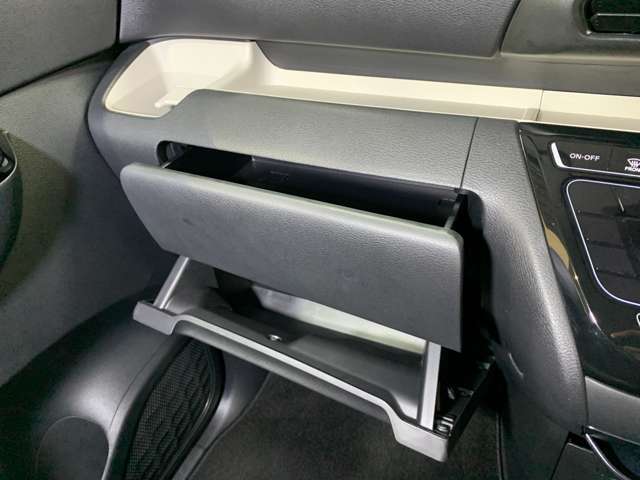 【アクセス便利】当店は竜王IC・栗東湖南ICから車で15分。滋賀県湖南市にある大型ショッピングセンター『イオンタウン湖南』内にある自動車販売店です。お買い物ついでにお気軽にお立ちよりください。