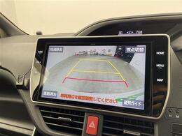 【バックモニター】後ろのカメラの映像がモニターに映し出されるので、後方の見えない死角や、障害物との距離感などもしっかり安全確認することができます！