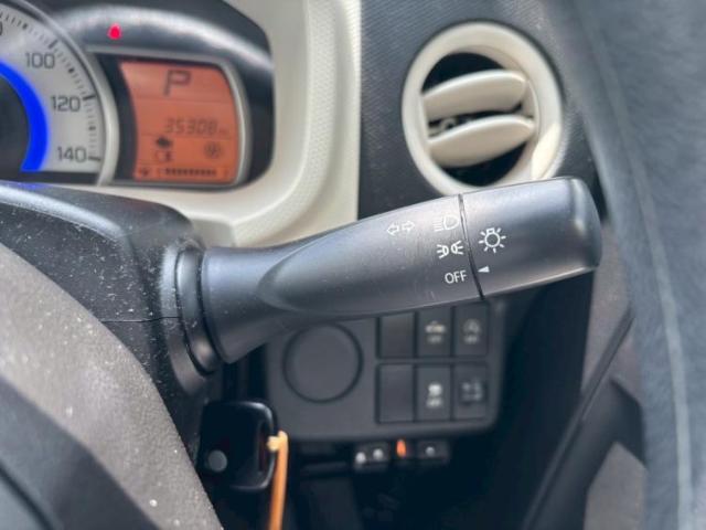 WECARSの展示場では実際に見て、触ってお車をお選びいただけます！知識の豊富な営業スタッフが様々なカーライフをご提案いたします！