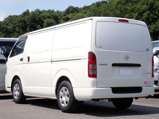 長さ：469cm/幅：169cm/高さ：199cm/最大積載量：1250kg/車両重量：1770kg/車両総重量：3185kg/燃料タンク：70リットル/カラーナンバー：058
