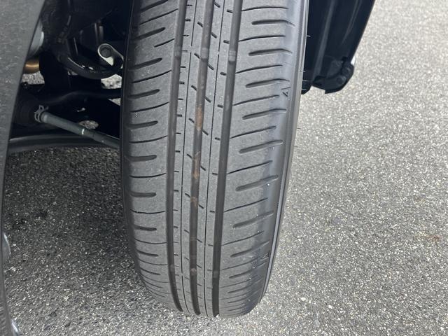 現在のタイヤの溝です。