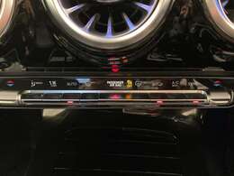 【運転席操作部】『運転席周辺の装備』の画像になります。快適なドライブを楽しむための機能が装備されています！運転席から触れるので使いやすいです！