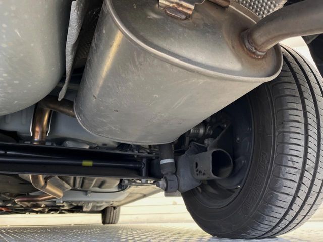 お車を安心してお乗りいただく為には、足回りの定期点検が欠かせません。サービスサポート（有償保証）では無料点検もご提供しており、安心のカーライフをお過ごしいただけるサポート体制が整っています。
