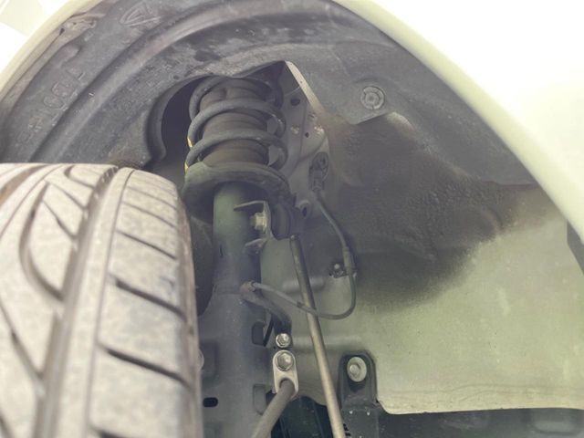 お車を安心してお乗りいただく為には、足回りの定期点検が欠かせません。サービスサポート（有償保証）では無料点検もご提供しており、安心のカーライフをお過ごしいただけるサポート体制が整っています。