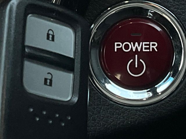 【キーレス】少し離れた場所からでもボタン一つでドアの開錠・施錠ができるのでとっても便利！ドアの鍵穴周りに傷をつけることもありません♪