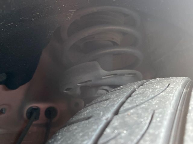 お車を安心してお乗りいただく為には、足回りの定期点検が欠かせません。サービスサポート（有償保証）では無料点検もご提供しており、安心のカーライフをお過ごしいただけるサポート体制が整っています。