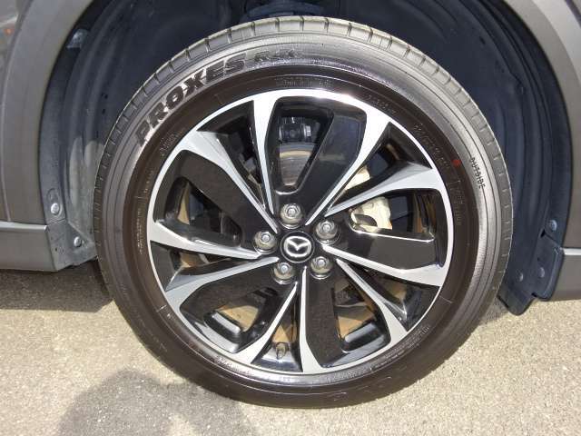 純正のアルミホイール！足元までカッコよく決まってます！！