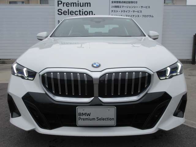 弊社試乗車としてのみ使用しておりましたので喫煙歴も無く保守管理が行き届いております。
