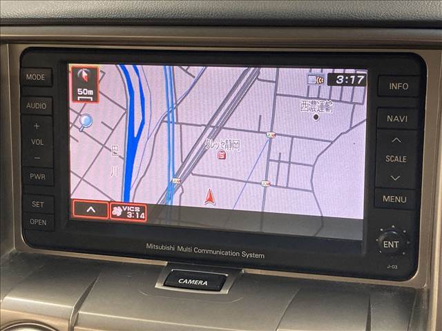 【純正ナビ】一体感のあるナビは、高級感ある車内を演出してくれます。Bluetooth再生などオーディオ機能も充実しておりますので、運転もより楽しめます♪