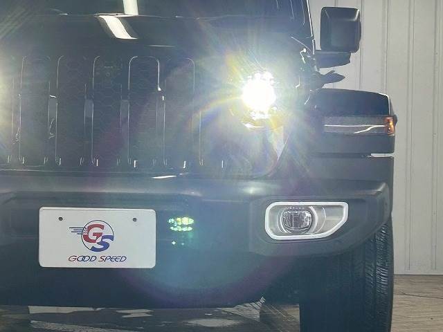 ヘッドライトのカスタムも可能です。LED、HIDなどお好みをご相談ください。