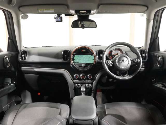 ■高年式、低走行、装備や価格に魅力があるなど、専門店の目線で厳選した高品質なミニのみ厳選し、約250台以上の新旧ミニの中からお気に入りの1台をお選びいただけます■マッチした1台がきっと見つかりますよ♪