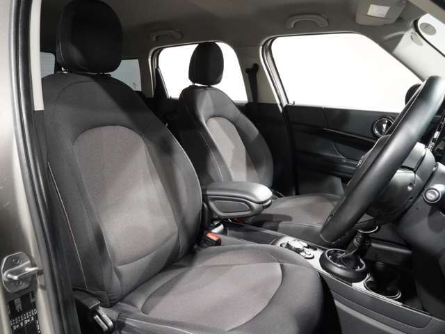 ■総在庫200台を遠方のストックヤードなどにも保管しておりますので、ご来店前にお電話いただけるとスムーズにご商談いただけます。■月曜定休日■カーセンサーフリーダイヤル：0078-6002-825402