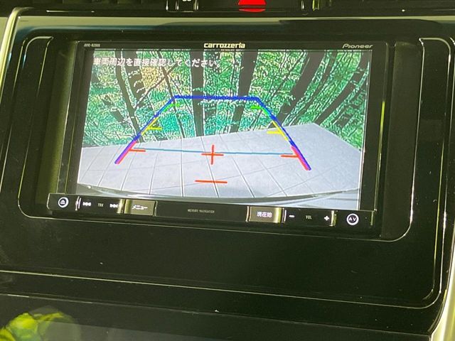 【バックカメラ】駐車時に後方がリアルタイム映像で確認できます。大型商業施設や立体駐車場での駐車時や、夜間のバック時に大活躍！運転スキルに関わらず、今や必須となった装備のひとつです！
