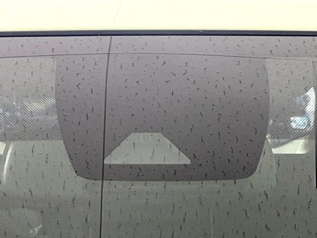【トヨタセーフティセンス】走行中に前方の車両等を認識し、衝突しそうな時は警報とブレーキで衝突回避と被害軽減をアシスト。より安全にドライブをお楽しみいただけます。