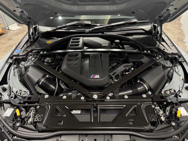 直列6気筒DOHCツインターボS58B30Aエンジン 530ps(390kW)/6250rpm 66.3kg・m(650N・m)/2750～5730rpm (カタログ値)