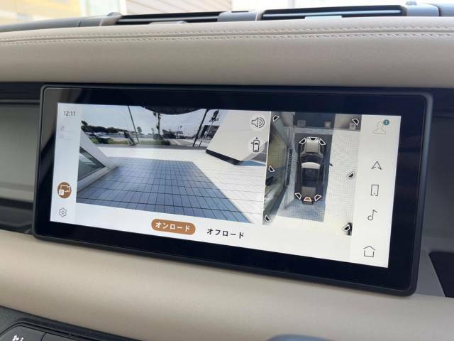 【3Dサラウンドカメラ】は狭い場所でも安心して駐車できるようにサポート。タッチスクリーンの表示と音で障害物との距離を確認できます。車幅感覚に慣れていない方や駐車の苦手な方には必見の装備といえます♪