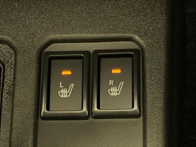 【シートヒーター】寒い日に重宝するシートヒーター！エアコンより早く温まってくれるので寒がりの人も安心ですね♪エアコンの温風は乾燥するから苦手、という方にもをおすすめです。