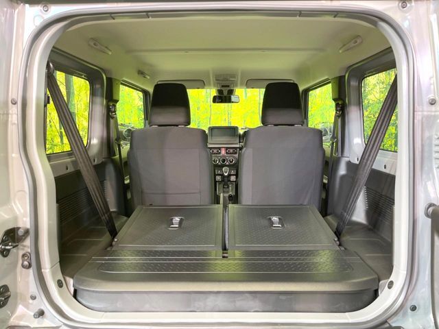 後席を格納すると、これだけの広さが！シーンに合わせたシートアレンジで、大きな荷物も積むことが出来ます♪