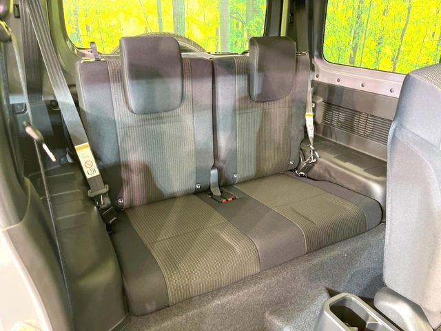 高品質なオリジナルフロアマットもオプションにてご用意しております。お好きなデザインやカラーをお車に合わせて選んでいただくことができます♪