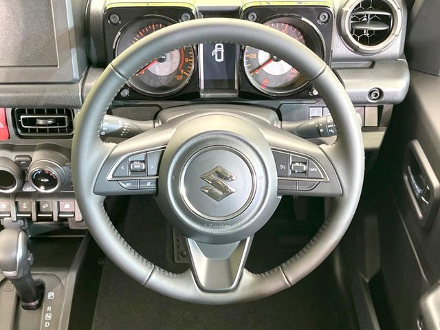 【ステアリングスイッチ】運転中、前方から目線をそらすことなく、オーディオ等の操作が可能な便利機能！安心＆快適なドライブを演出してくれます♪