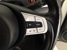 【アダプティブ・クルーズ・コントロール】予め設定した車速内でクルマが自動的に加減速。 前走車との適切な車間距離を維持しながら追従走行し、高速道路でのドライバーの疲労を軽減してくれる嬉しい機能付♪