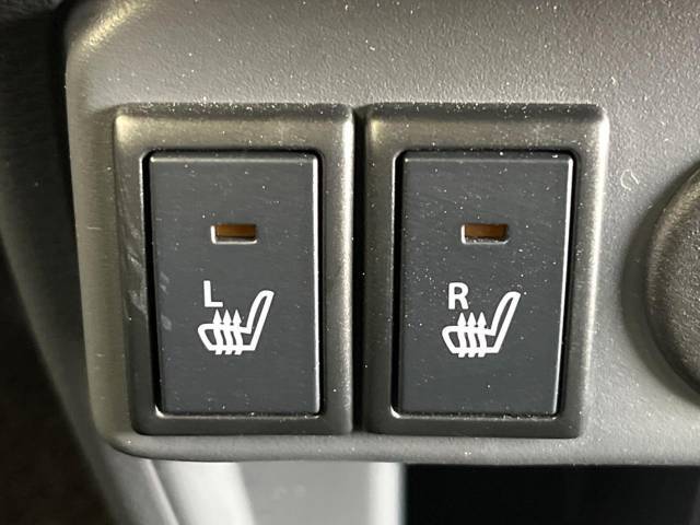 【シートヒーター】寒い日に重宝するシートヒーター！エアコンより早く温まってくれるので寒がりの人も安心ですね♪エアコンの温風は乾燥するから苦手、という方にもをおすすめです。