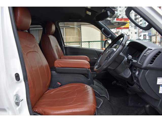 中古車にありがちなシートのタバコ穴やスレ傷、汚れや黄ばみなどお客様に快適にお乗りいただけますよう徹底した管理をしております。