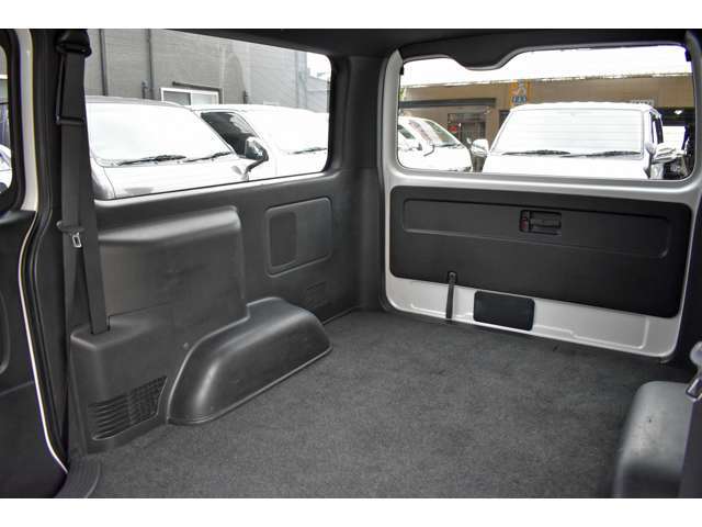 貨物車といえども安い買い物ではございませんので、次のオーナー様に気持ち良く使っていただけますよう細部に渡り徹底した清掃を実施しております。実際に見て触ってそのクオリティーを実感してください。