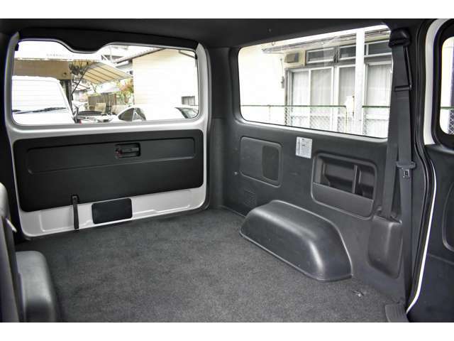 4ナンバーでは最大サイズですのでどんなお荷物も楽々です。当社のお客様の一例としてお仕事はもちろんのこと、買い物・趣味など多岐にわたってご使用いただいております。