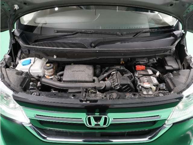 エンジンルームもクリーニング済みです。販売後、専任のメカニックが大切に整備させて頂きます。