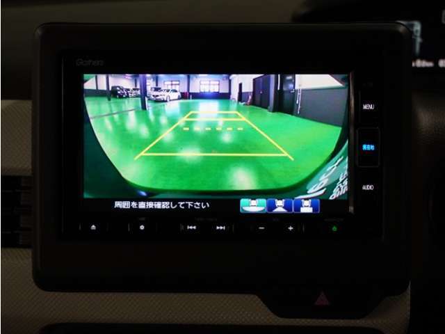 【バックカメラ】駐車が苦手な方でも安心してお乗りいただけます。リバース連動で画面が切り替わるのでとっても便利です。
