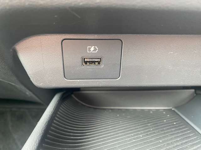 USB接続でスマホの充電可能