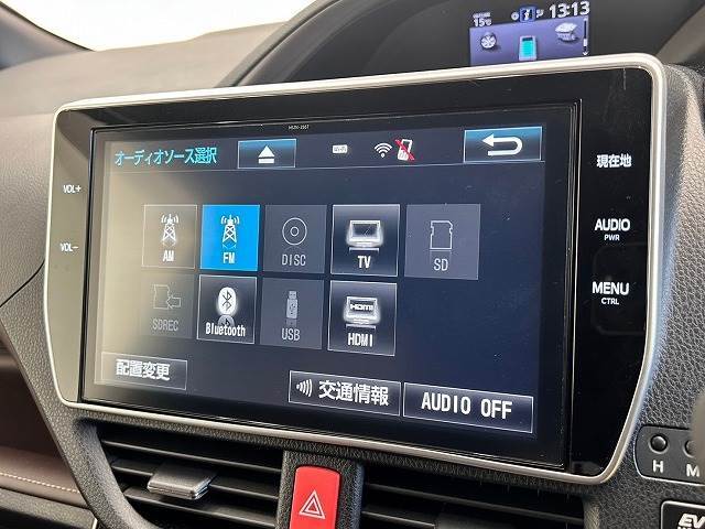 【純正ナビ】一体感のあるナビは、高級感ある車内を演出してくれます。Bluetooth再生などオーディオ機能も充実しておりますので、運転もより楽しめます♪