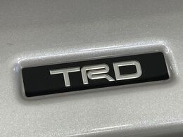 【TRDエアロ】人気のTRDエアロを装備！クルマの外観がよりスタイリッシュになり、街中で存在感あふれる1台に♪将来買い替える時にもリセールに影響しやすく、価値ある人気の装備です！