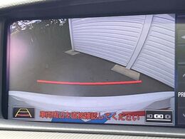 【バックカメラ】駐車時に後方がリアルタイム映像で確認できます。大型商業施設や立体駐車場での駐車時や、夜間のバック時に大活躍！運転スキルに関わらず、今や必須となった装備のひとつです！