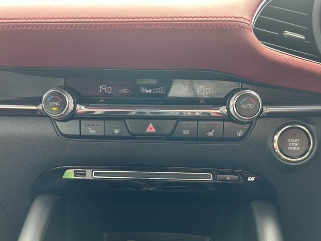 【　オートエアコン　】車内温度を感知して自動で温度調整をしてくれるのでいつでも快適な車内空間を創り上げます！
