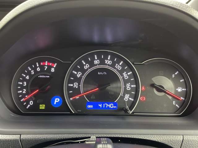 【スピードメーター】メーターがシンプルで見やすく運転しやすいですね！