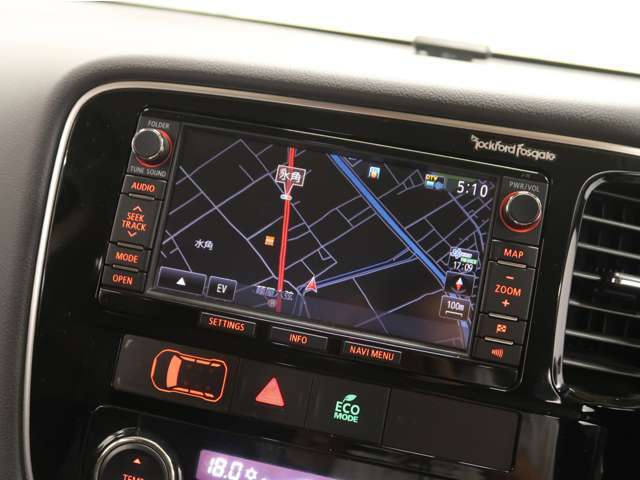 便利な一体型ナビ付きです！　ルート案内はもちろん多機能なオーディオ付きです♪