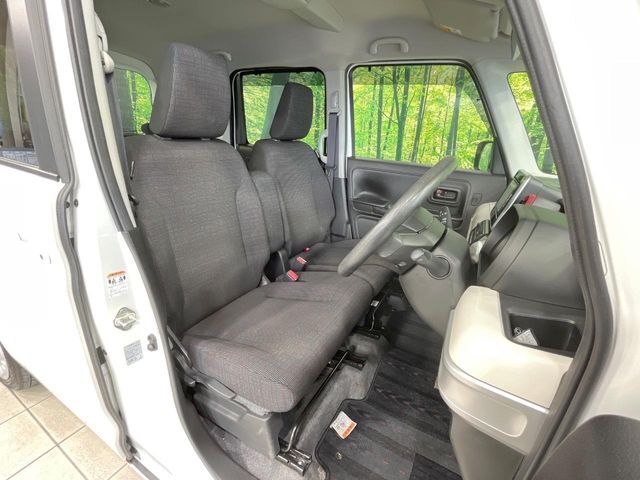 運転席シート廻りは使用感も少なく、良好な状態となっています。丁寧に使われていたことがよくわかりますね。