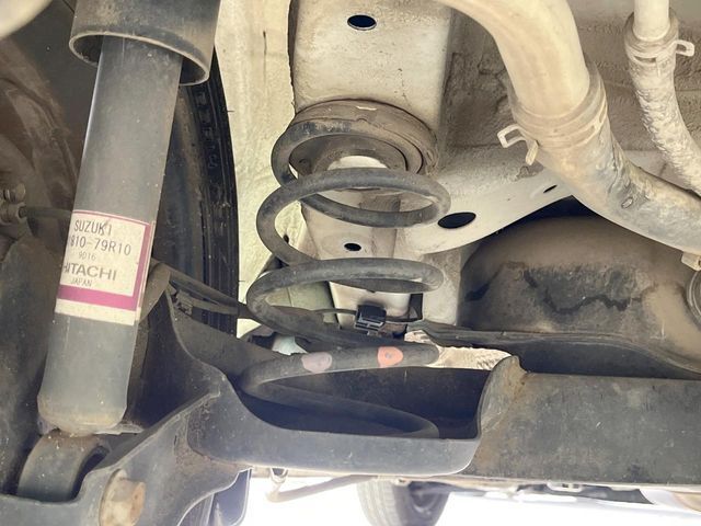 お車を安心してお乗りいただく為には、足回りの定期点検が欠かせません。サービスサポート（有償保証）では無料点検もご提供しており、安心のカーライフをお過ごしいただけるサポート体制が整っています。