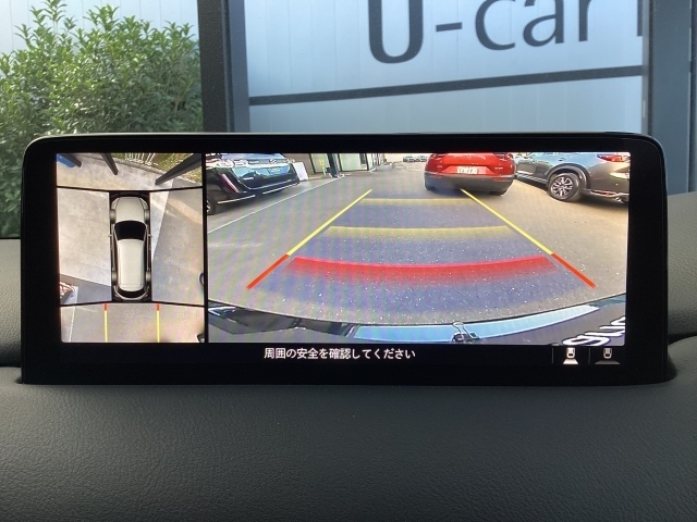 狭い場所での駐車やすれ違いなどでより的確な運転操作に役立つ360°ビューモニターが装備されています。