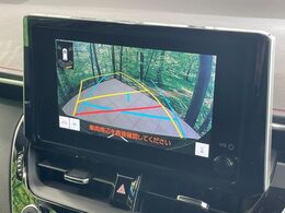 【バックカメラ】駐車時に後方がリアルタイム映像で確認できます。大型商業施設や立体駐車場での駐車時や、夜間のバック時に大活躍！運転スキルに関わらず、今や必須となった装備のひとつです！