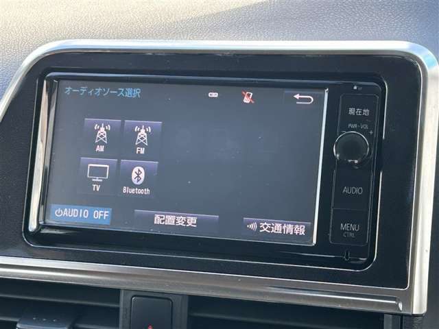 いまや必須装備「ナビゲーション」搭載！知らない場所に、スイスイッとドライブ。なんて便利な機能でしょうか？もう、これなしではハンドルを握れませんね！でも、運転中の操作は危険ですのでご注意ですね♪